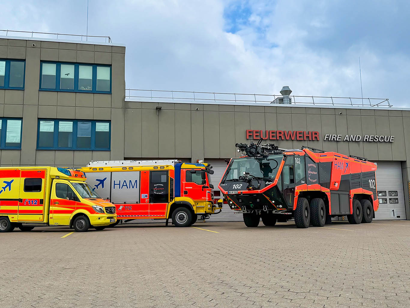 Flughafen-Feuerwehr Hamburg hat neue Flugfeldlöschfahrzeuge Z 8 der Firma Ziegler in Dienst gestellt.